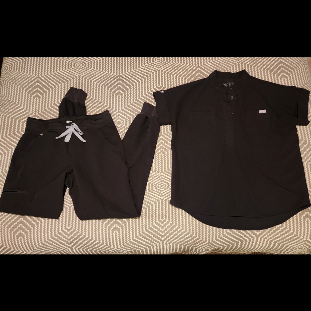 Black Figs Scrub Set - size S!
